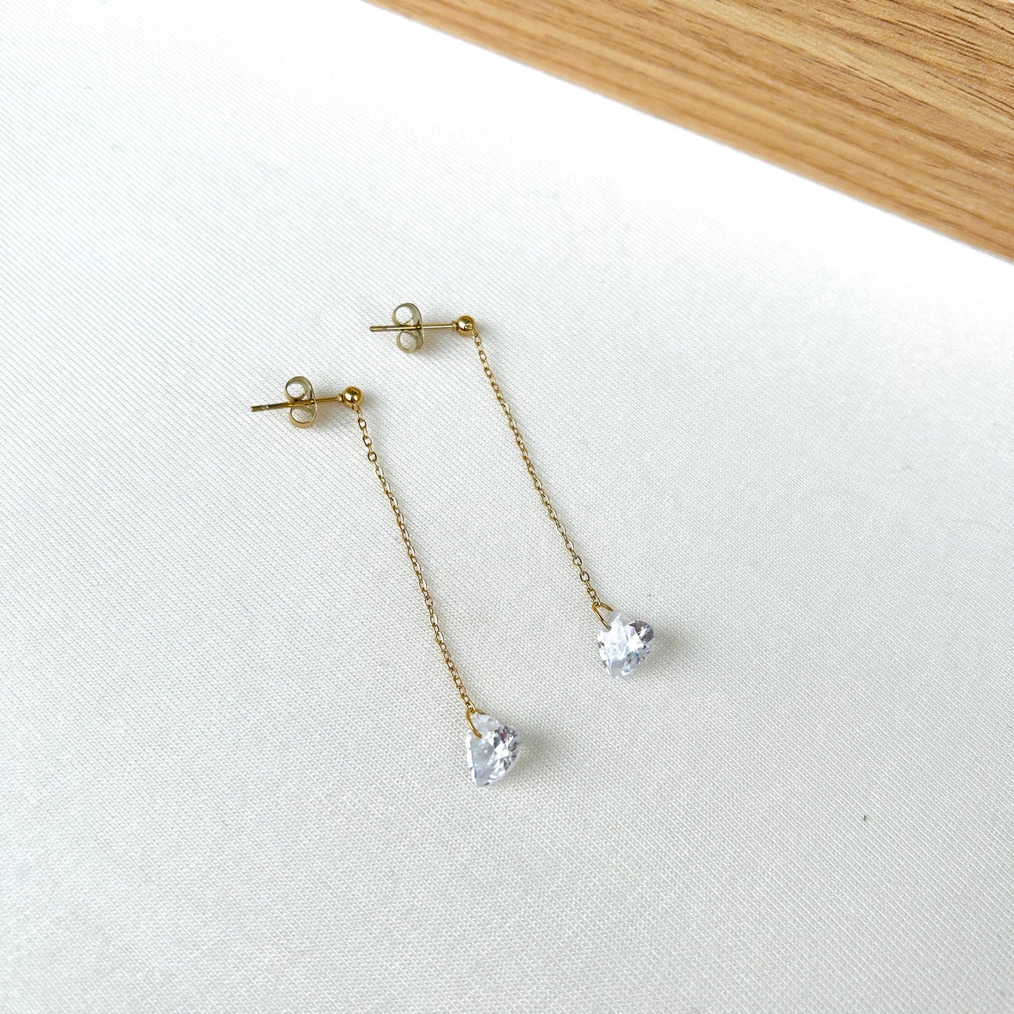 kolczyki ze stali szlachetnej, Kolczyki łańcuszki z sercem