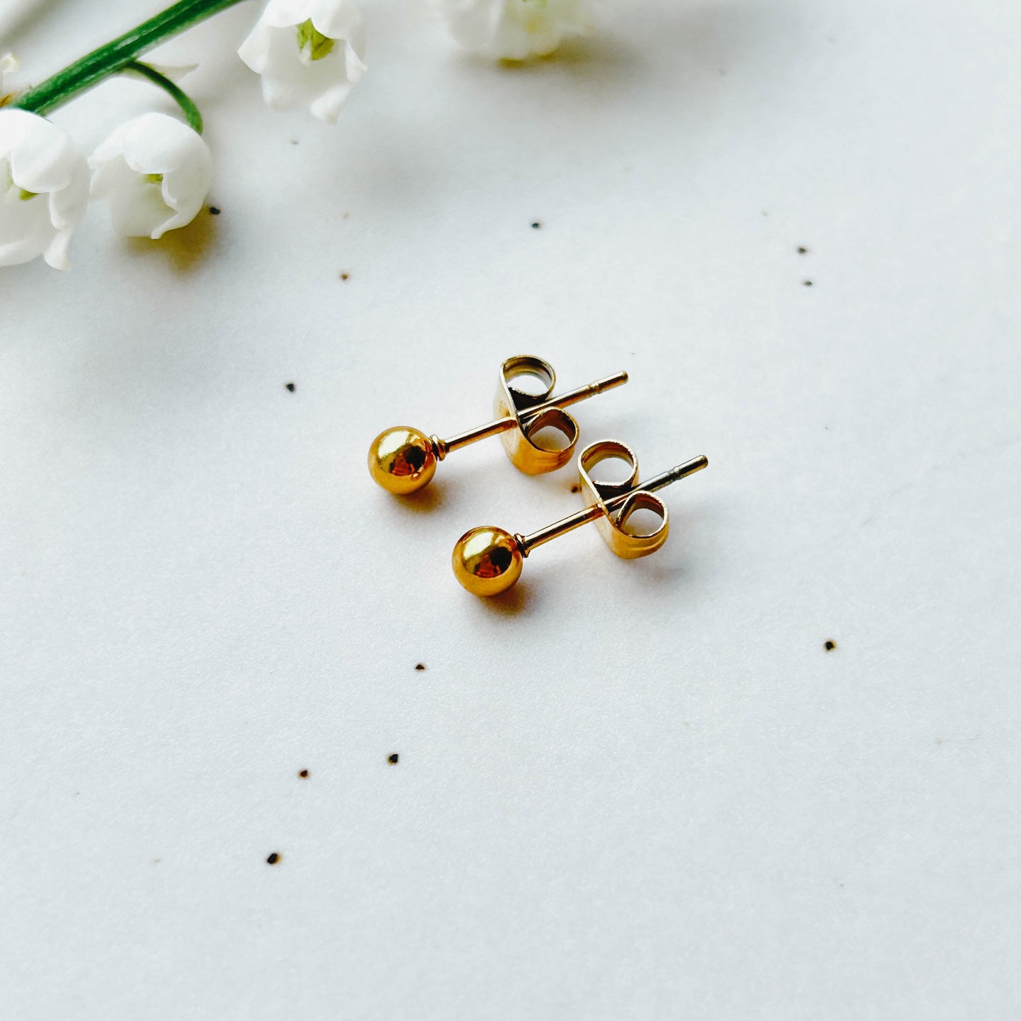 kolczyki ze stali szlachetnej, Kolczyki sztyfty małe kule
