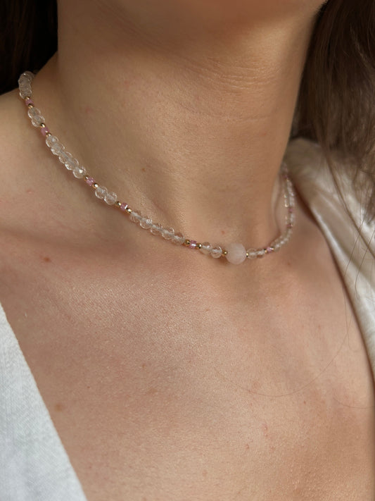 Naszyjnik KRYSZTAŁ GÓRSKI | MORGANIT modelka