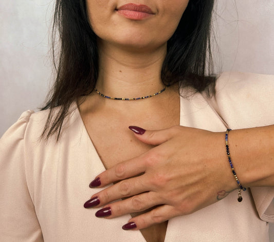 bransoletka, kamienie naturalne, ręcznie robiona bransoletka, modelka z bransoletką