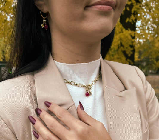 kolczyki ze stali szlachetnej na modelce