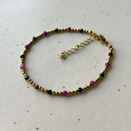 bransoletka na zapięciu z rubinem i szmaragdem nilu